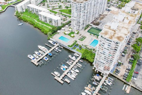 Condo in Aventura, Florida, 2 bedrooms  № 742061 - photo 9