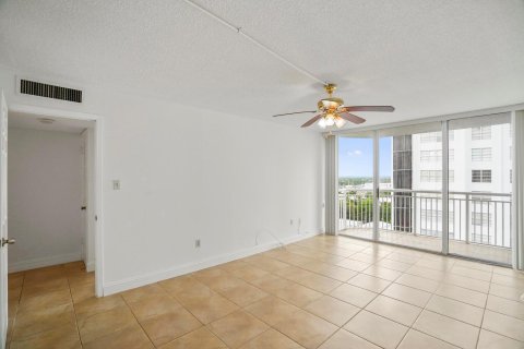 Condo in Aventura, Florida, 2 bedrooms  № 742061 - photo 25