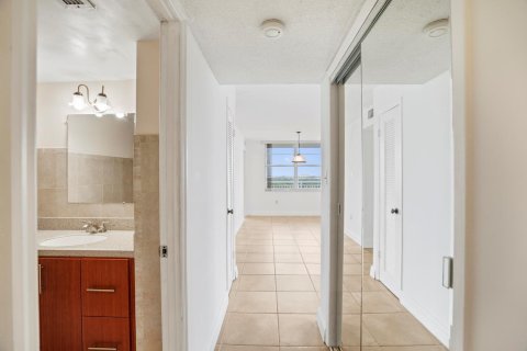 Condo in Aventura, Florida, 2 bedrooms  № 742061 - photo 17