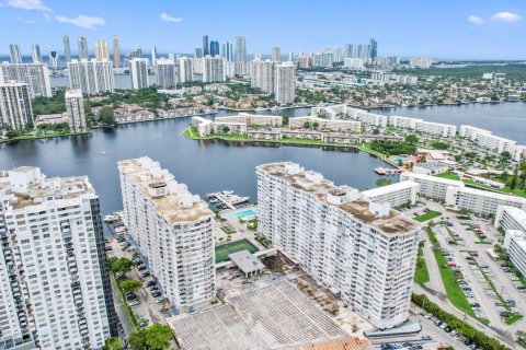 Condominio en venta en Aventura, Florida, 2 dormitorios, 149.11 m2 № 742061 - foto 4