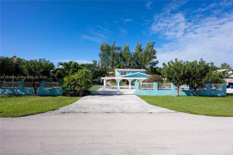 Villa ou maison à vendre à Marathon, Floride: 3 chambres, 185.34 m2 № 1291660 - photo 2