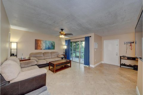 Condo in Palm Beach Gardens, Florida, 2 bedrooms  № 1100767 - photo 14