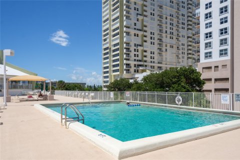 Copropriété à vendre à Pompano Beach, Floride: 2 chambres, 104.52 m2 № 1100765 - photo 27