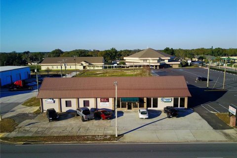 Commercial property in Auburndale, Florida 694.91 sq.m. № 966834 - photo 2