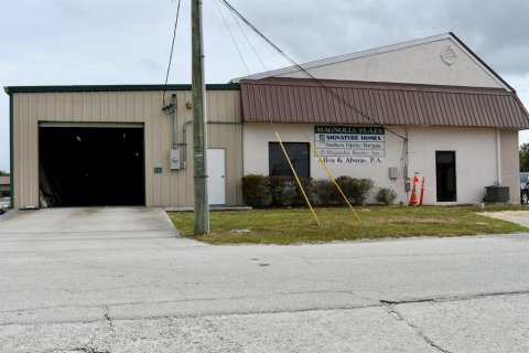Commercial property in Auburndale, Florida 694.91 sq.m. № 966834 - photo 6