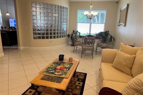 House in Miramar, Florida 4 bedrooms, 209.96 sq.m. № 1389641 - photo 6