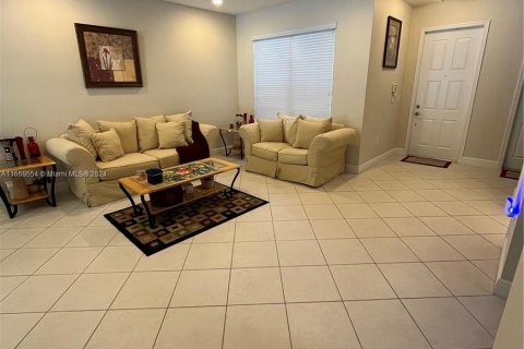 House in Miramar, Florida 4 bedrooms, 209.96 sq.m. № 1389641 - photo 7