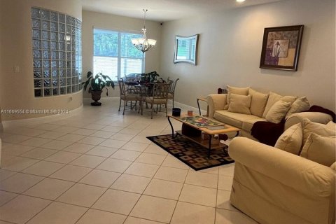 House in Miramar, Florida 4 bedrooms, 209.96 sq.m. № 1389641 - photo 5