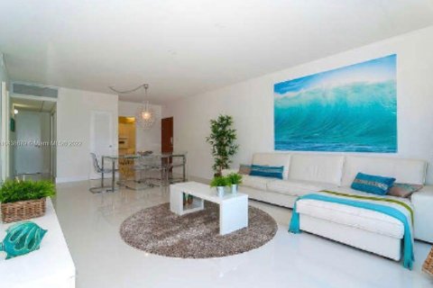 Condominio en venta en Hollywood, Florida, 2 dormitorios, 108.97 m2 № 2254 - foto 1