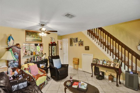 Touwnhouse à vendre à Pembroke Pines, Floride: 2 chambres, 93.65 m2 № 1095792 - photo 4