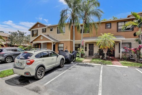 Townhouse in Pembroke Pines, Florida 2 bedrooms, 93.65 sq.m. № 1095792 - photo 16