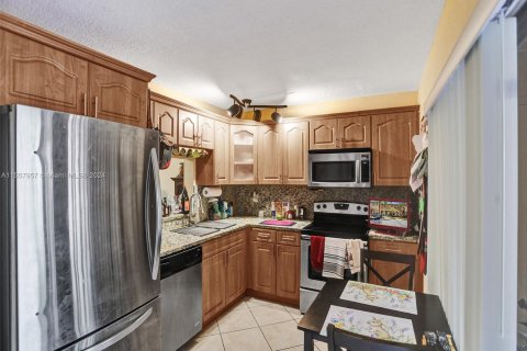 Townhouse in Pembroke Pines, Florida 2 bedrooms, 93.65 sq.m. № 1095792 - photo 5