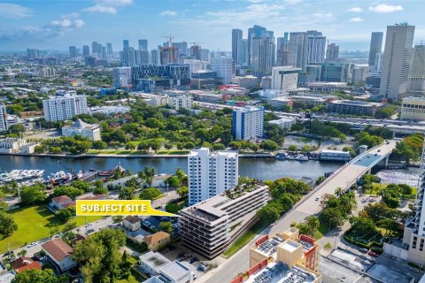 Propiedad comercial en venta en Miami, Florida № 1330626 - foto 1