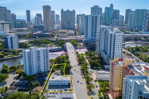 Propiedad comercial en venta en Miami, Florida № 1330626 - foto 7