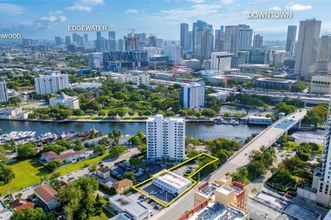 Propiedad comercial en venta en Miami, Florida № 1330626 - foto 12