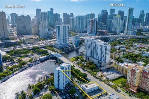 Propiedad comercial en venta en Miami, Florida № 1330626 - foto 5