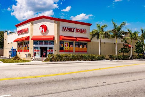 Commercial property in Hallandale Beach, Florida № 1150937 - photo 1