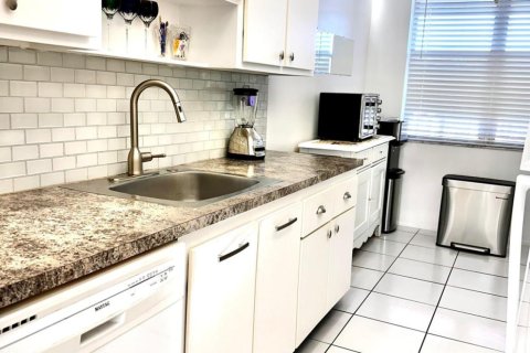 Condo in Lauderdale Lakes, Florida, 2 bedrooms  № 1155866 - photo 21