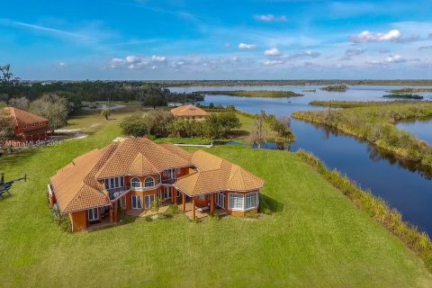 Villa ou maison à vendre à Punta Gorda, Floride: 7 chambres № 1220760 - photo 1