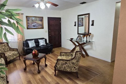 Casa en venta en Miami, Florida, 3 dormitorios, 178.37 m2 № 1365404 - foto 5