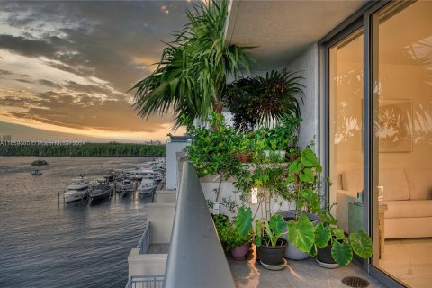 Condo in Sunny Isles Beach, Florida, 3 bedrooms  № 1365474 - photo 22