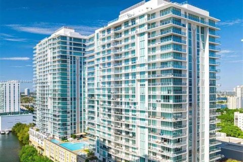 Condominio en venta en Sunny Isles Beach, Florida, 3 dormitorios, 259.66 m2 № 1365474 - foto 24