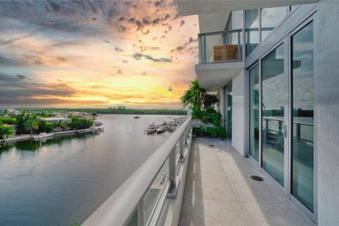 Copropriété à vendre à Sunny Isles Beach, Floride: 3 chambres, 259.66 m2 № 1365474 - photo 1