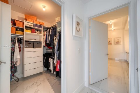 Condo in Sunny Isles Beach, Florida, 3 bedrooms  № 1365474 - photo 16