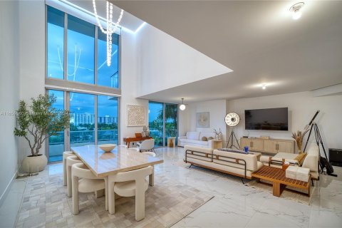 Condo in Sunny Isles Beach, Florida, 3 bedrooms  № 1365474 - photo 2