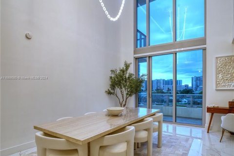 Condominio en venta en Sunny Isles Beach, Florida, 3 dormitorios, 259.66 m2 № 1365474 - foto 7