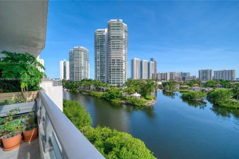 Condo in Sunny Isles Beach, Florida, 3 bedrooms  № 1365474 - photo 14