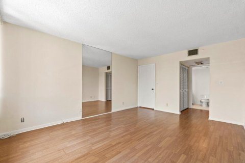 Condo in Boca Raton, Florida, 2 bedrooms  № 1221544 - photo 17