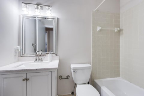 Condo in Miami, Florida, 3 bedrooms  № 1160376 - photo 15