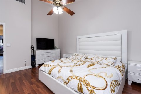 Condo in Miami, Florida, 3 bedrooms  № 1160376 - photo 10