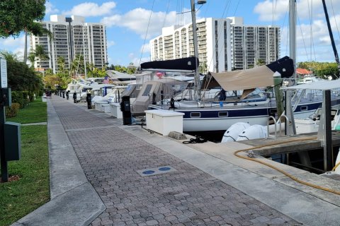 Condo in Miami, Florida, 3 bedrooms  № 1160376 - photo 2