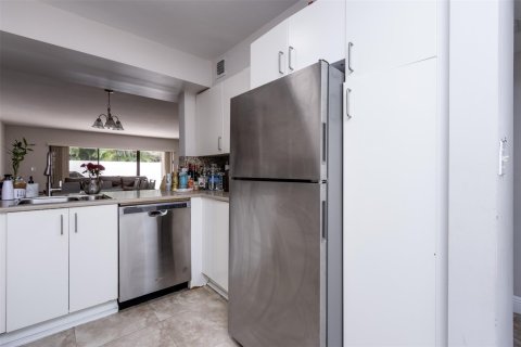 Condo in Miami, Florida, 3 bedrooms  № 1160376 - photo 23