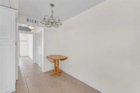 Condo in Deerfield Beach, Florida, 1 bedroom  № 1160333 - photo 17