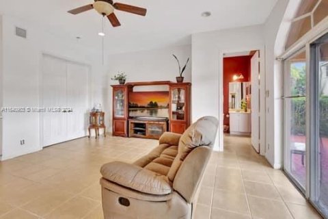 House in Miramar, Florida 6 bedrooms, 355.82 sq.m. № 1318899 - photo 18