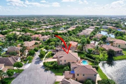 Casa en venta en Miramar, Florida, 6 dormitorios, 355.82 m2 № 1318899 - foto 1