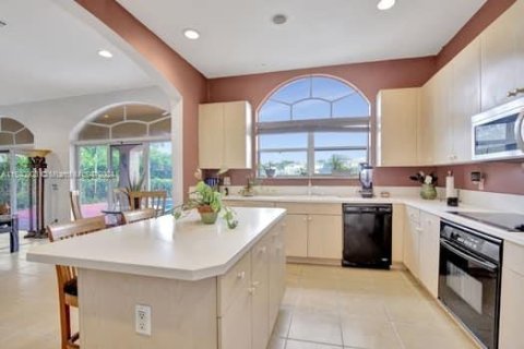 House in Miramar, Florida 6 bedrooms, 355.82 sq.m. № 1318899 - photo 25