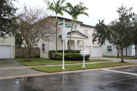 Villa ou maison à vendre à Homestead, Floride: 4 chambres, 284.1 m2 № 858330 - photo 1