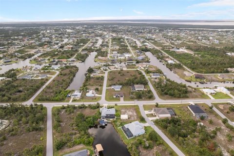 House in Port Charlotte, Florida 3 bedrooms, 150.69 sq.m. № 1245459 - photo 19