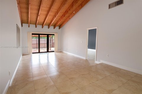 Townhouse in Pembroke Pines, Florida 2 bedrooms, 111.11 sq.m. № 836960 - photo 3