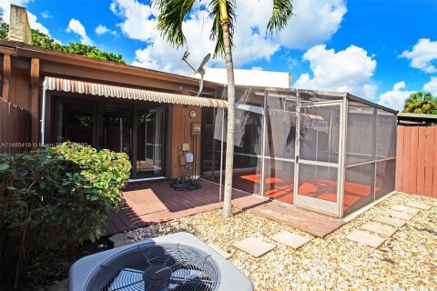 Townhouse in Pembroke Pines, Florida 2 bedrooms, 111.11 sq.m. № 836960 - photo 26