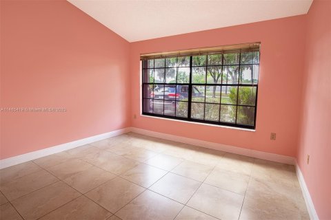Touwnhouse à vendre à Pembroke Pines, Floride: 2 chambres, 111.11 m2 № 836960 - photo 12