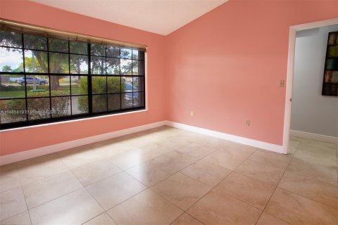 Townhouse in Pembroke Pines, Florida 2 bedrooms, 111.11 sq.m. № 836960 - photo 13