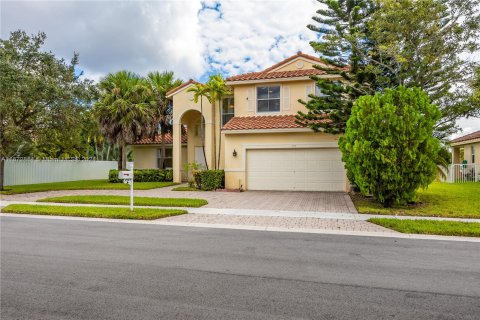 Villa ou maison à vendre à Pembroke Pines, Floride: 5 chambres, 254.74 m2 № 1397527 - photo 1