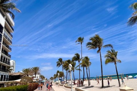 Condo in Hollywood, Florida, 1 bedroom  № 1181546 - photo 19