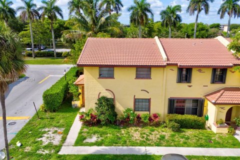 Townhouse in Lauderdale Lakes, Florida 3 bedrooms, 144.93 sq.m. № 1238138 - photo 4