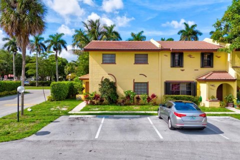 Townhouse in Lauderdale Lakes, Florida 3 bedrooms, 144.93 sq.m. № 1238138 - photo 1